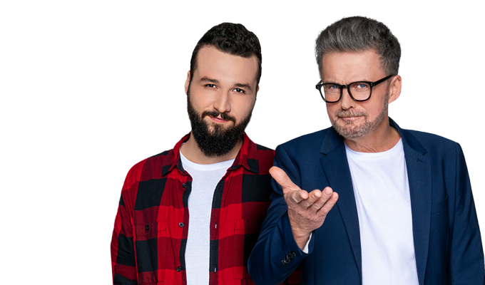 Zdjęcie przedstawia dwóch mężczyzn